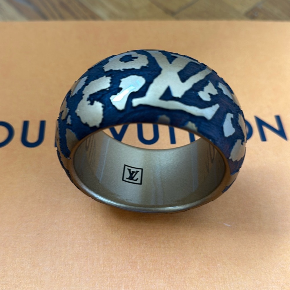 Authentic Louis Vuitton leopard print cuff. No scratches and no marks.